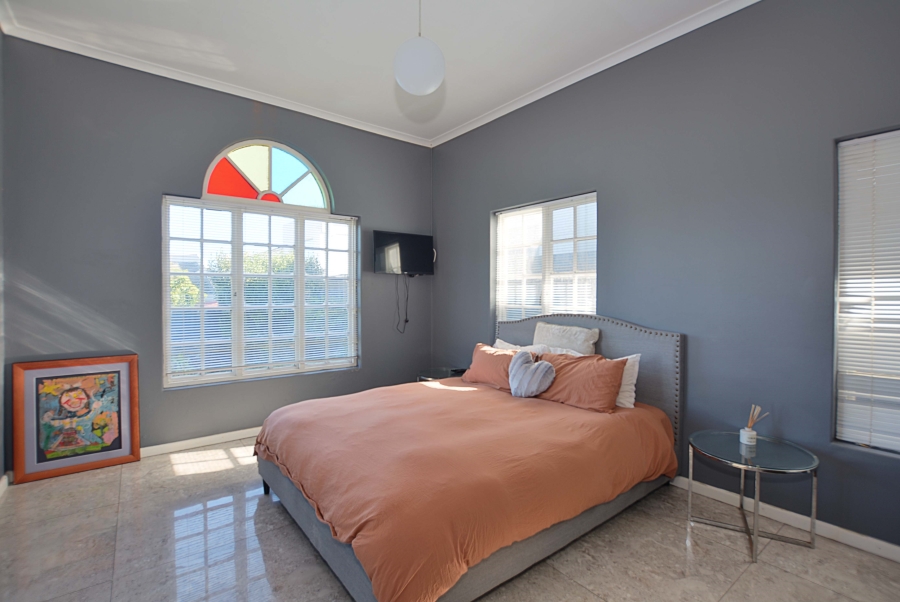 4 Bedroom Property for Sale in Bloubergstrand Western Cape